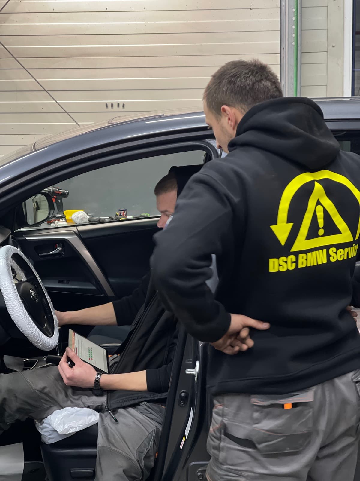 Майстри DSC BMW Service за роботою